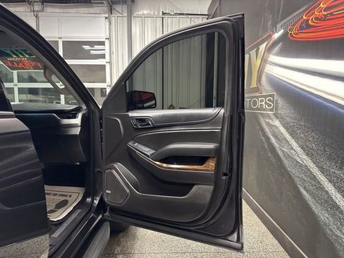Used 2017 Chevrolet Suburban LT AWD/4WD image 29