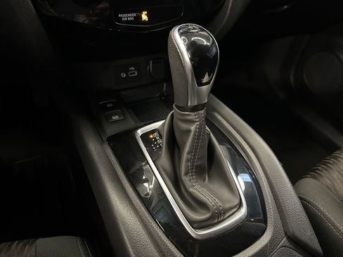 Used 2020 Nissan Rogue SV w/ Sun & Sound Touring Package AWD/4WD image 18