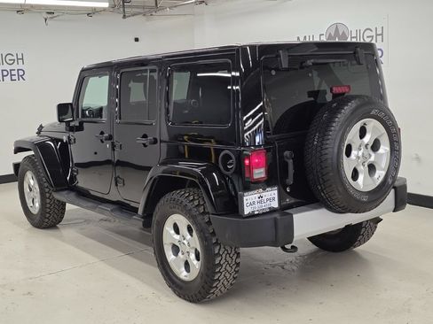 Used 2015 Jeep Wrangler Unlimited Sahara w/ Connectivity Group AWD/4WD image 11