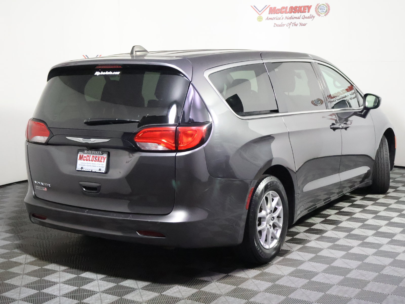 Used 2023 Chrysler Voyager LX FWD image 5