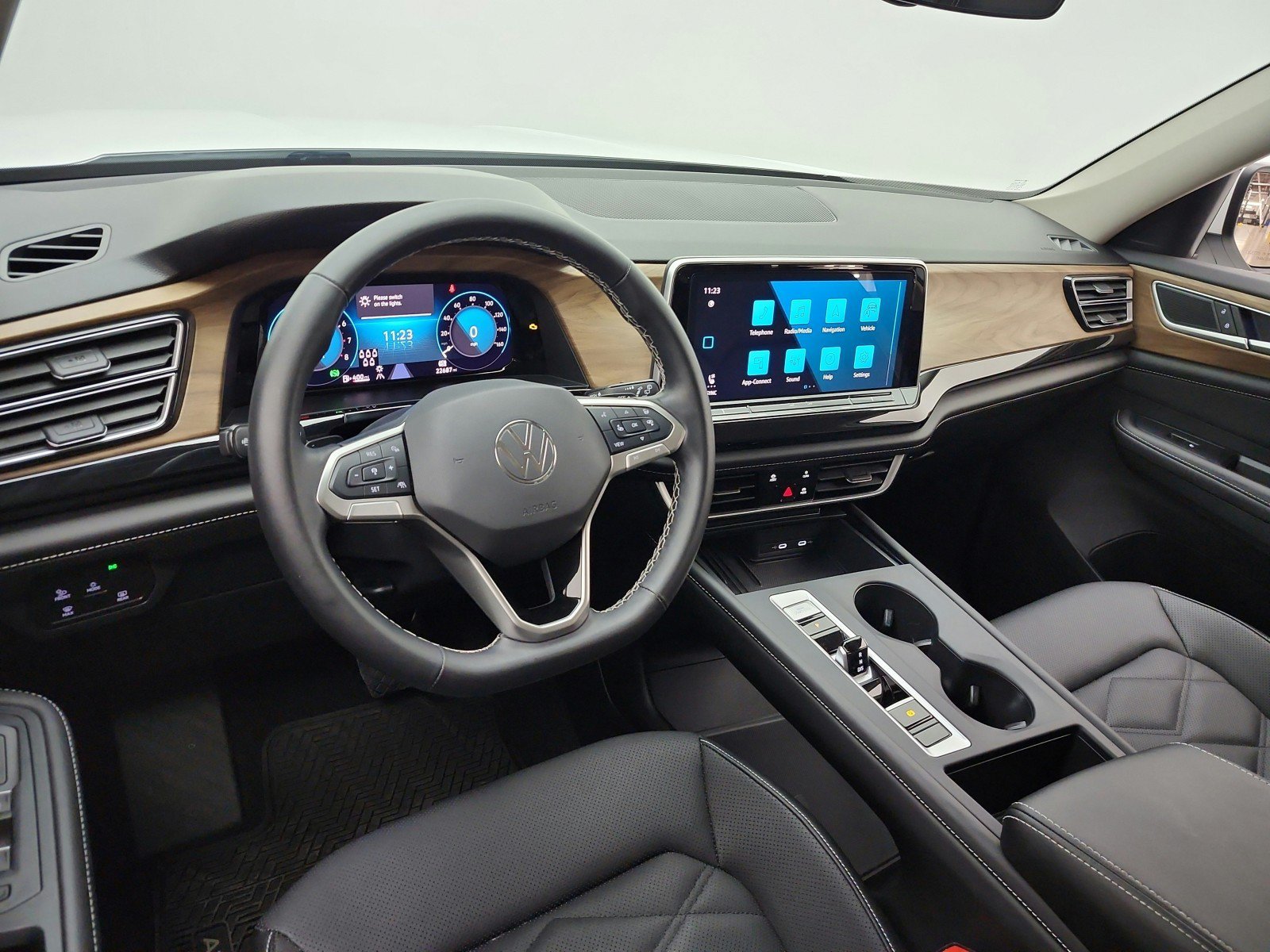 Used 2025 Volkswagen Atlas SE FWD image 14