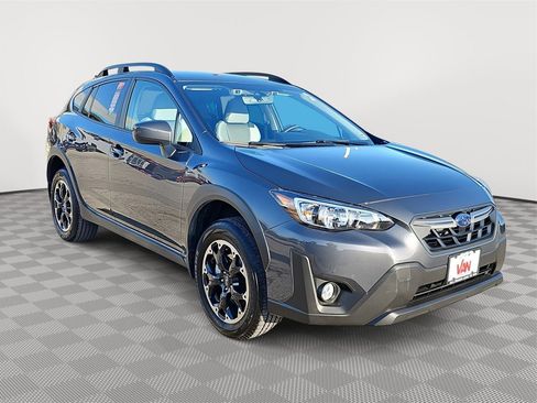 Used 2023 Subaru Crosstrek 2.0i Premium image 3