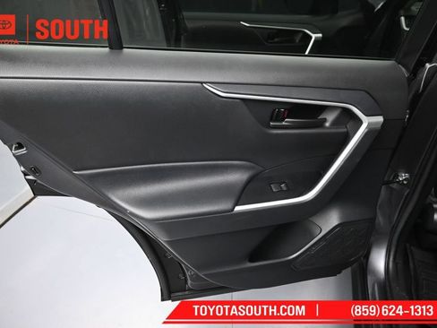 Used 2021 Toyota RAV4 LE AWD/4WD image 25