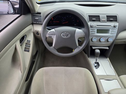 Used 2011 Toyota Camry LE FWD image 12