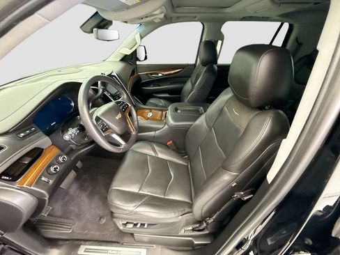 Used 2020 Cadillac Escalade Luxury w/ LPO, Radiant Package AWD/4WD image 18