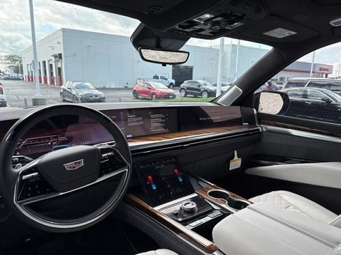 Used 2026 Cadillac Escalade Platinum Sport w/ LPO, ONYX Package AWD/4WD image 15