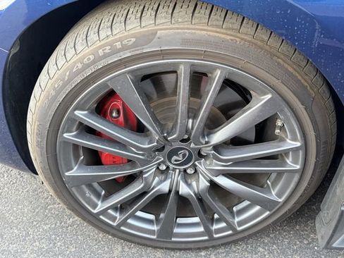 Used 2017 INFINITI Q60 Red Sport 400 AWD/4WD image 4