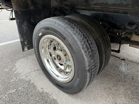 Used 2017 Ford F550 2WD Regular Cab Super Duty w/ Power Equipment Group image 14