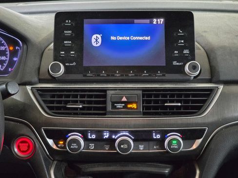 Used 2018 Honda Accord LX image 17