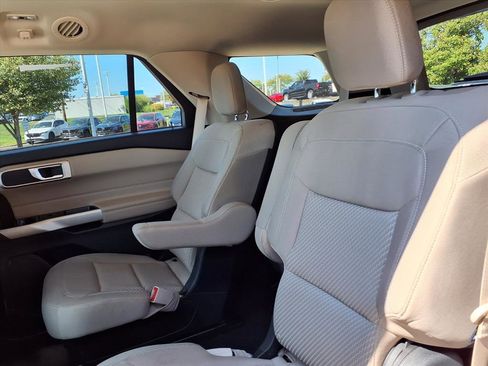 Used 2022 Ford Explorer XLT image 10