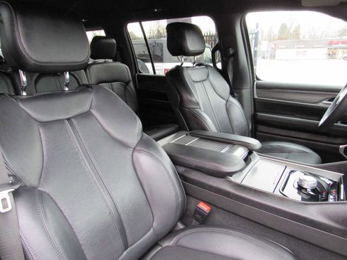 Used 2024 Jeep Wagoneer Series II w/ Flexible Seating Group image 30