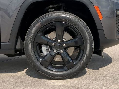 New 2026 Jeep Grand Cherokee L Limited w/ Limited Altitude Package AWD/4WD image 11