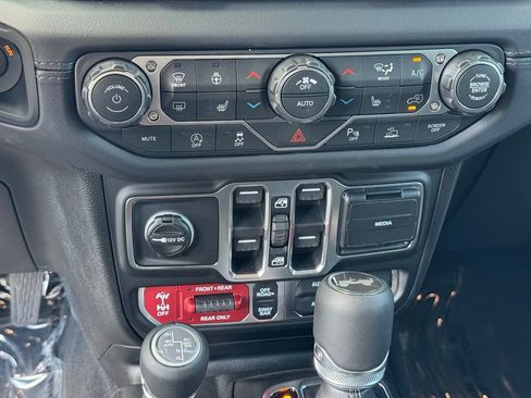 Used 2026 Jeep Wrangler Unlimited Rubicon AWD/4WD image 19