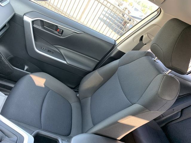 Certified 2025 Toyota RAV4 LE AWD/4WD image 29