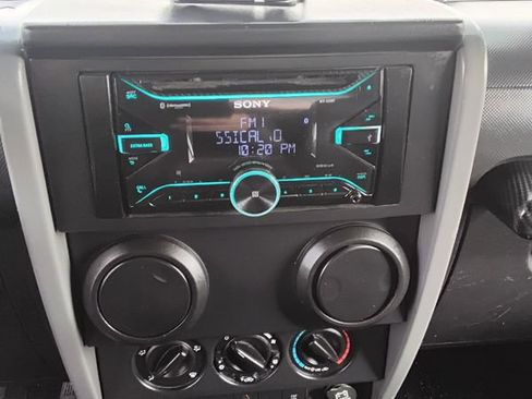 Used 2009 Jeep Wrangler X image 14