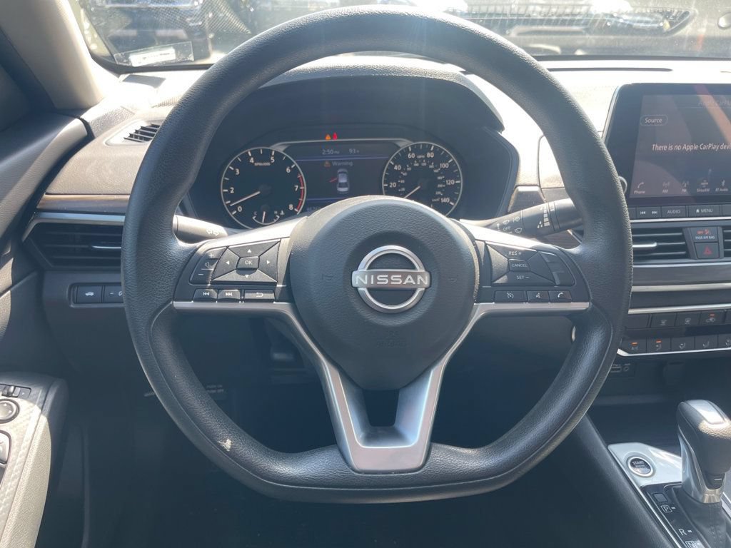 Used 2025 Nissan Altima 2.5 SV FWD image 12