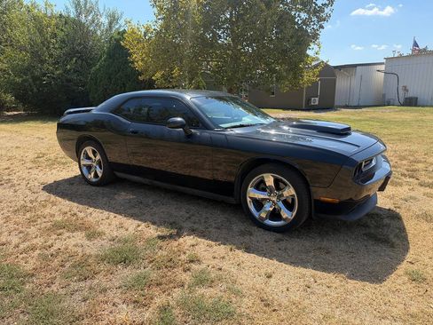Used 2013 Dodge Challenger R/T w/ Sound Group II RWD image 3