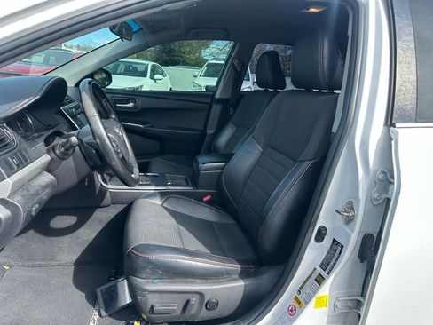 Used 2016 Toyota Camry SE image 9