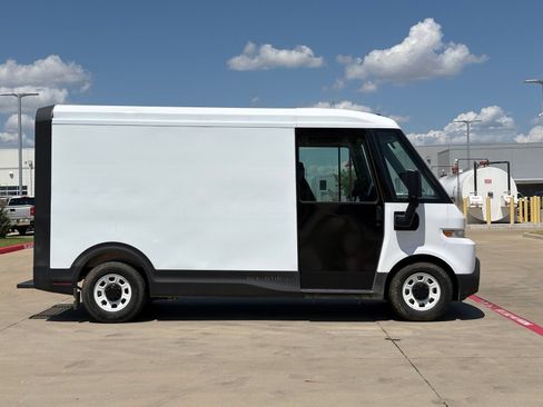 Used 2024 Chevrolet Brightdrop 400 w/ Commercial Equipment Package AWD/4WD image 8