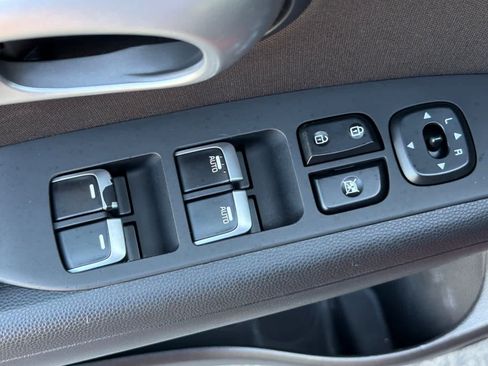 Used 2019 Kia Soul + FWD image 15