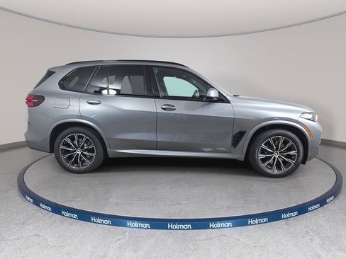New 2026 BMW X5 xDrive40i w/ M Sport Package AWD/4WD image 4