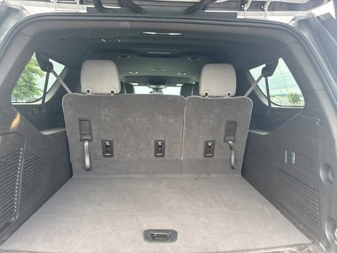 Used 2025 Chevrolet Suburban LT RWD image 26