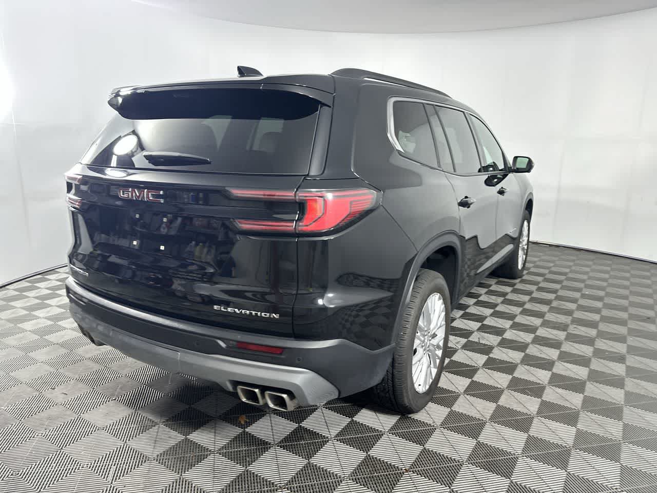 Used 2026 GMC Acadia Elevation w/ Elevation Premium Package FWD image 8