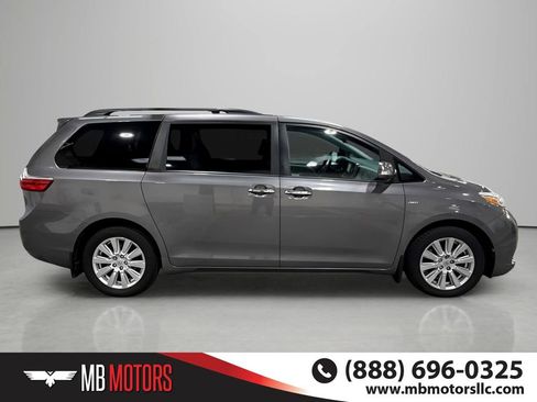 Used 2017 Toyota Sienna Limited AWD/4WD image 4