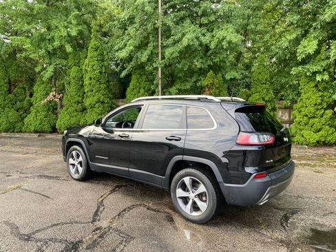 Used 2019 Jeep Cherokee Limited AWD/4WD image 3