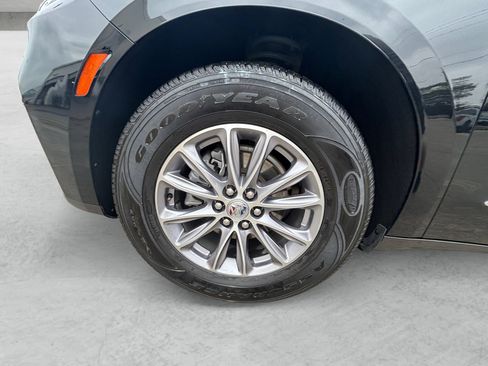 Used 2024 Buick Enclave Premium image 25