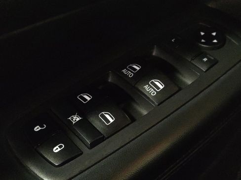 Used 2019 Jeep Grand Cherokee Altitude image 27