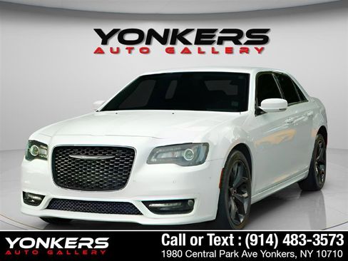 Used 2021 Chrysler 300 Touring L image 21