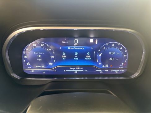 Used 2023 Chevrolet Suburban Premier image 21