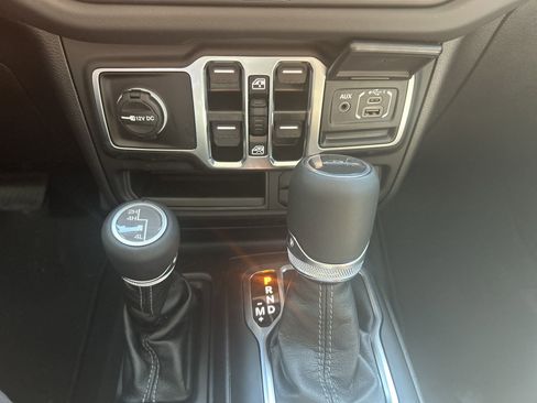 New 2025 Jeep Gladiator Sport image 18