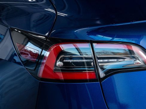 Used 2023 Tesla Model 3 Standard Range image 23