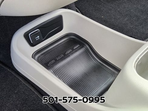 Used 2023 Chrysler Pacifica Touring-L FWD image 28