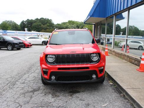 Used 2021 Jeep Renegade Latitude w/ Luxury Group II image 2
