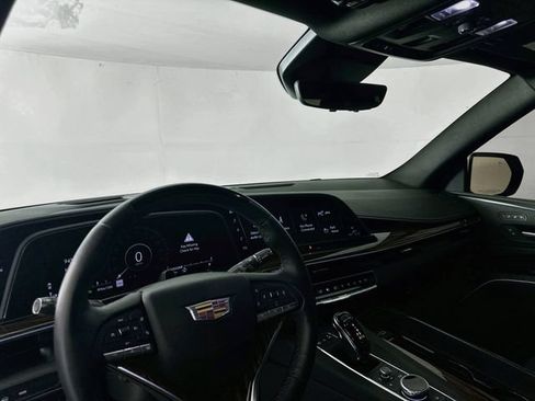 Used 2024 Cadillac Escalade Premium Luxury AWD/4WD image 9