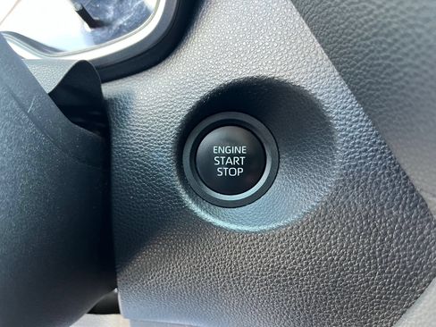 Used 2025 Toyota Corolla Cross XLE FWD image 18