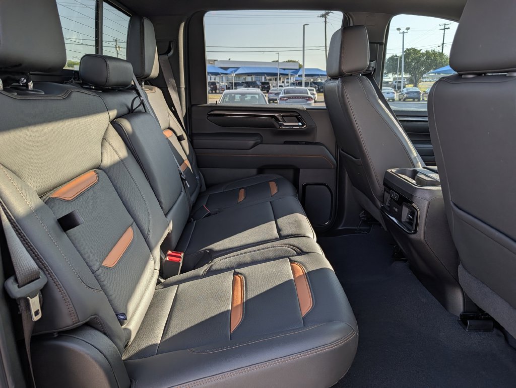 Used 2024 GMC Sierra 2500 AT4 w/ AT4 Premium Plus Package AWD/4WD image 32