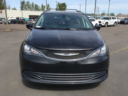 Used 2020 Chrysler Voyager Lxi FWD image 9