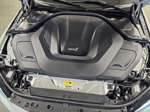 Used 2025 BMW i4 xDrive40i w/ Parking Assistance Package image 9