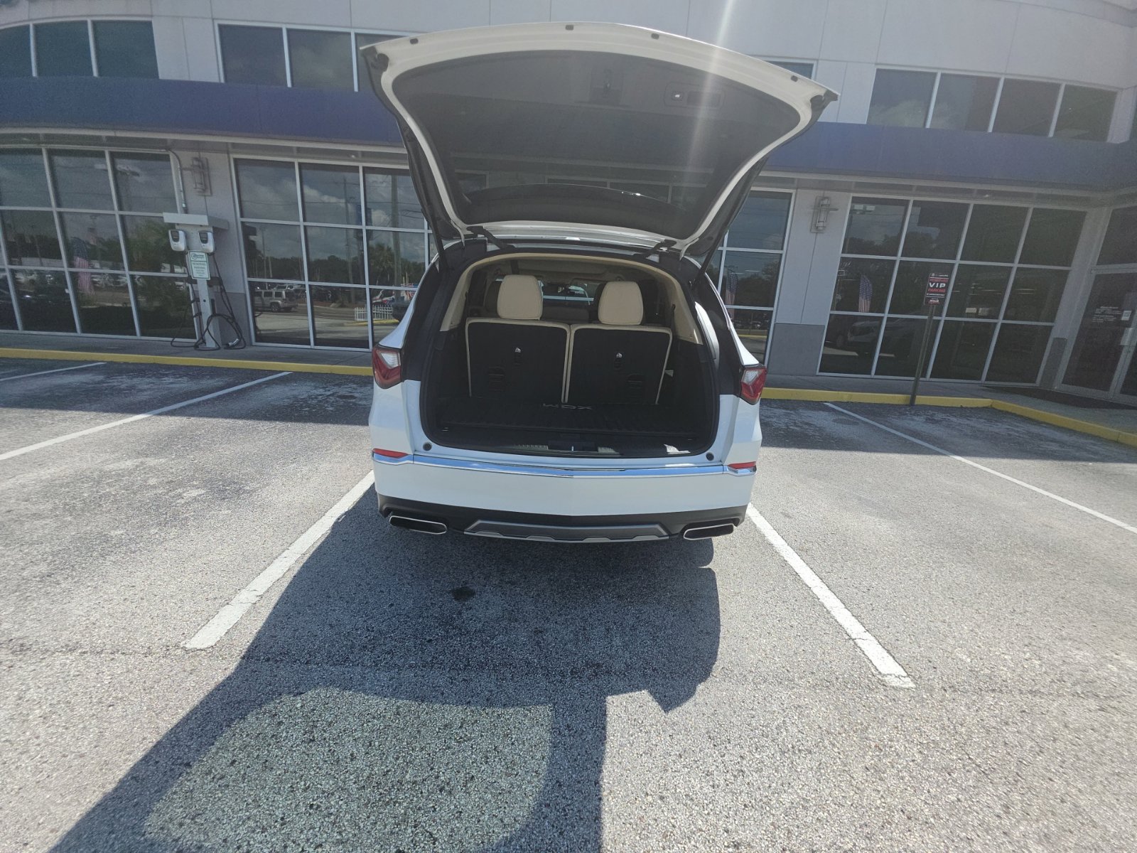 Used 2025 Acura MDX FWD image 10