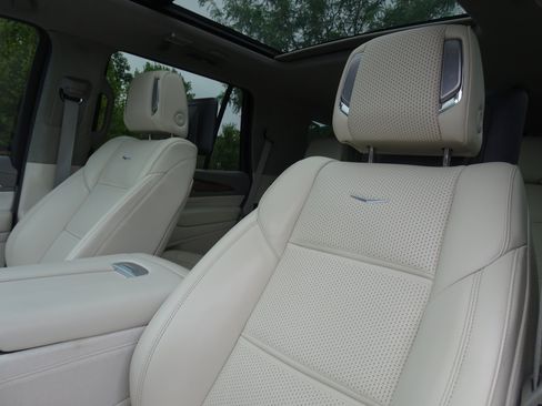 Used 2024 Cadillac Escalade Sport Platinum w/ LPO, ONYX Package AWD/4WD image 16