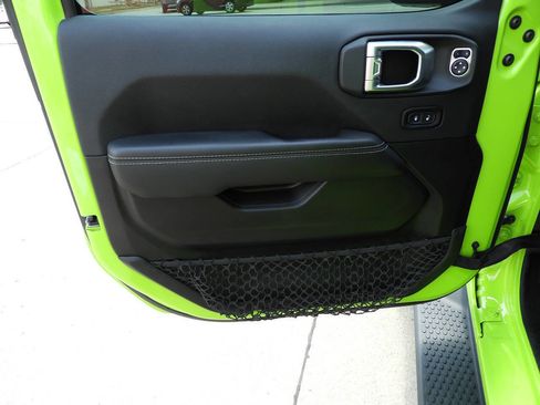 Used 2021 Jeep Wrangler Unlimited Sahara w/ Uconnect 4C Nav & Sound Group AWD/4WD image 17