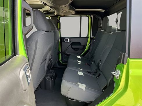 New 2025 Jeep Gladiator Sport image 10