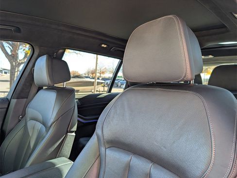 Used 2022 BMW X7 M50i image 11