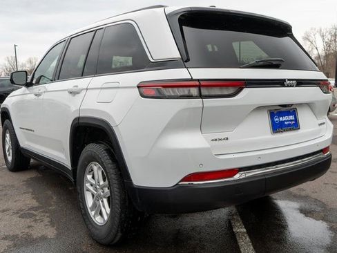 Used 2023 Jeep Grand Cherokee Laredo AWD/4WD image 8