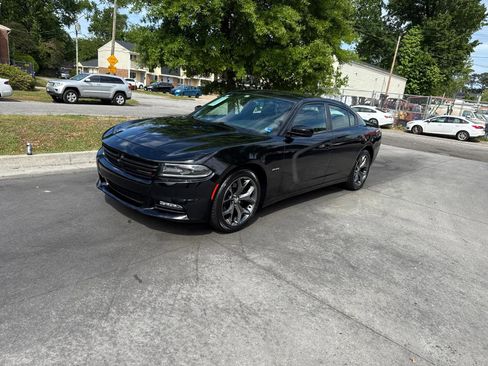 Used 2016 Dodge Charger R/T w/ Plus Group RWD image 7