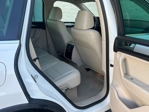 Used 2012 Volkswagen Touareg TDI AWD/4WD image 15